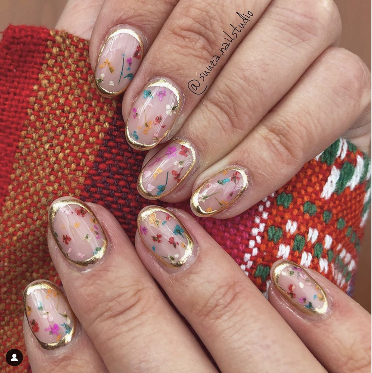 Nail art deluxe - dried flowers